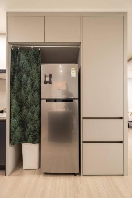 Stylish Modern Condo, 3 Bedrooms, 2 Bathrooms, 4 Air Conditioners, 65-inch Tv, Laundry Machine & Dryer * Seoul