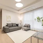 Stylish Modern Condo, 3 Bedrooms, 2 Bathrooms, 4 Air Conditioners, 65-Inch Tv, Laundry Machine & Dryer